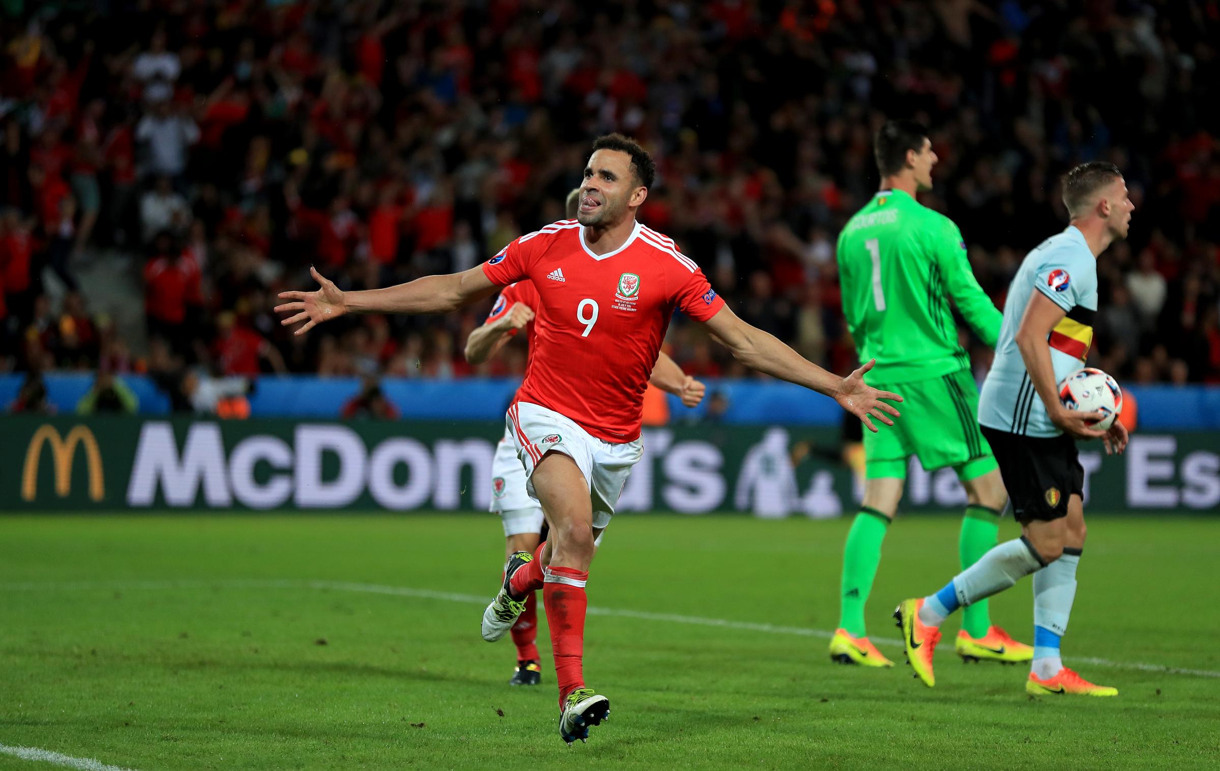 Ryan Giggs Leaves Door Open For Hal Robson Kanu S Wales Return South Wales Argus