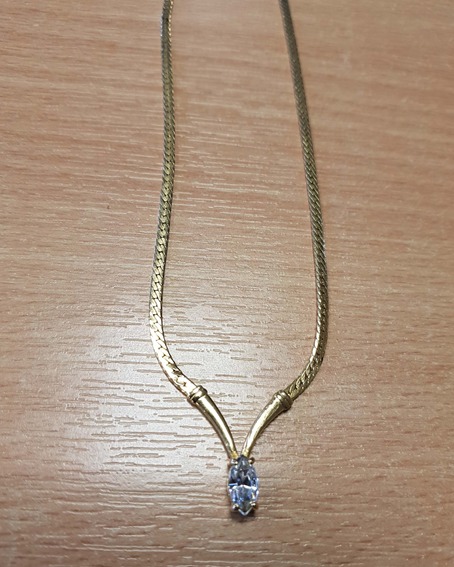 Gold necklace with clear stone pendant 