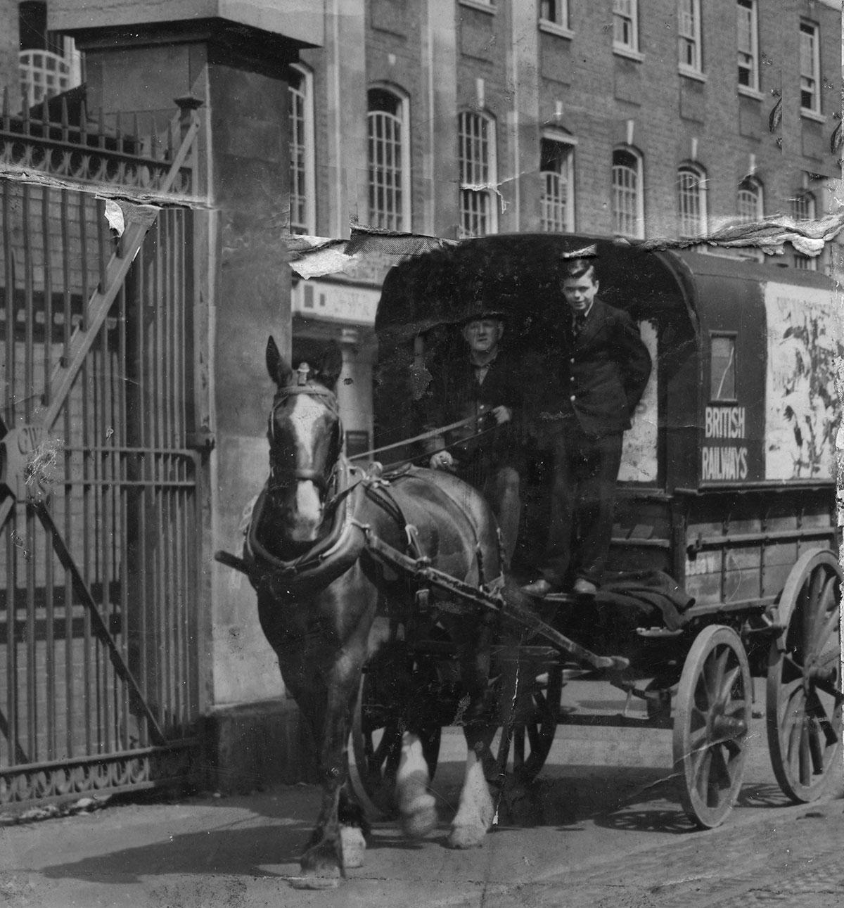 Picture Shows The Last Day Of Horse Drawn Deliveries On Newport Streets South Wales Argus